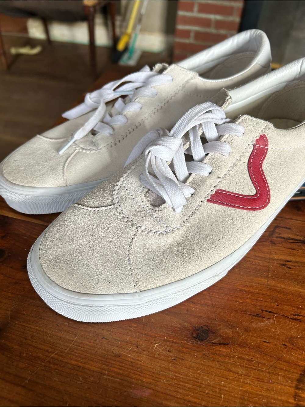 Men's Vans Retro Low-Top Suede Sneakers in Off-White size 10 NEW